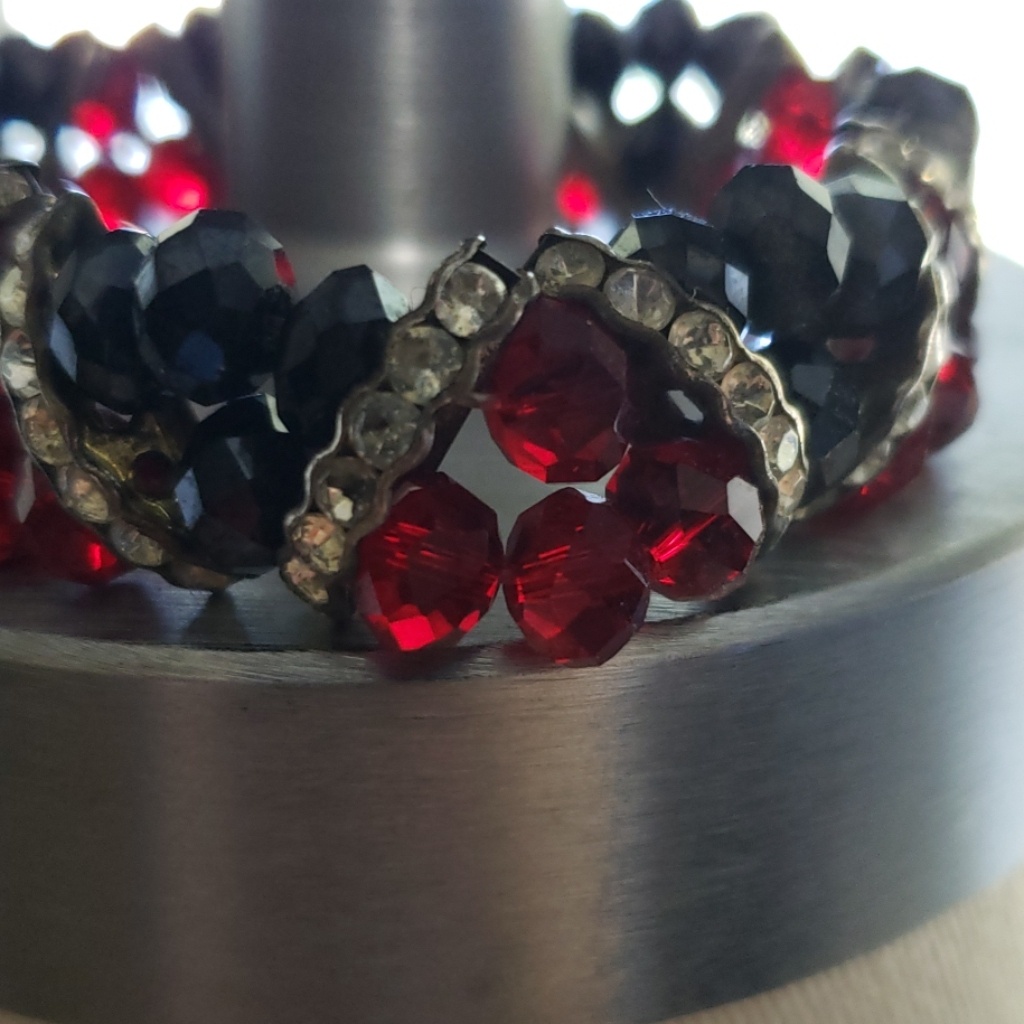 Bracelet Black Red Beads W Elastic Cz 6$